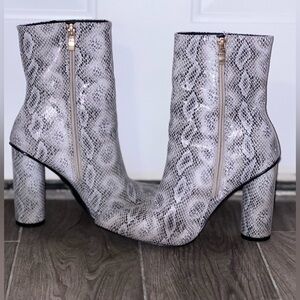 Women’s snakeskin ankle booties Size 8